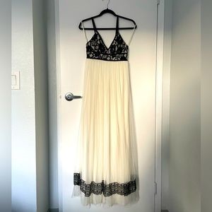Jessica McClintok Ivory Tulle Floor Length Dress with Black Floral Lace Gown